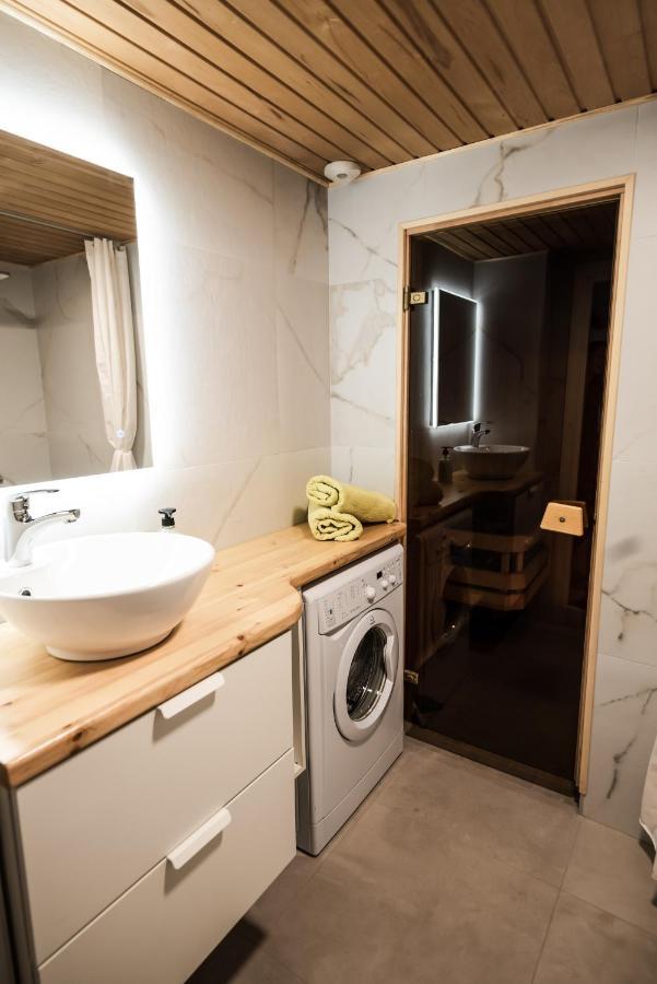 פארנו Cabin Guesthouse With Free Parking מראה חיצוני תמונה