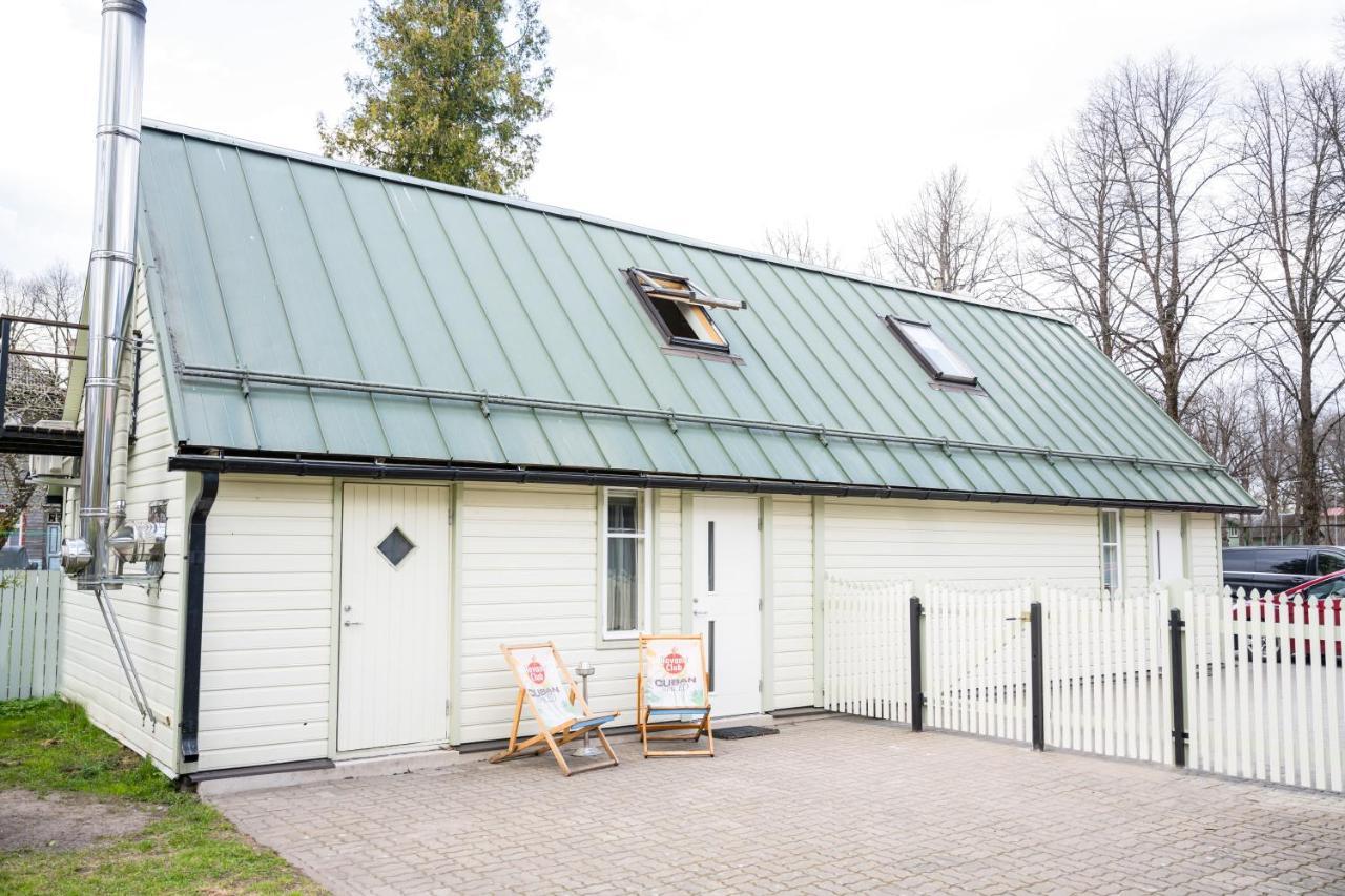 פארנו Cabin Guesthouse With Free Parking מראה חיצוני תמונה